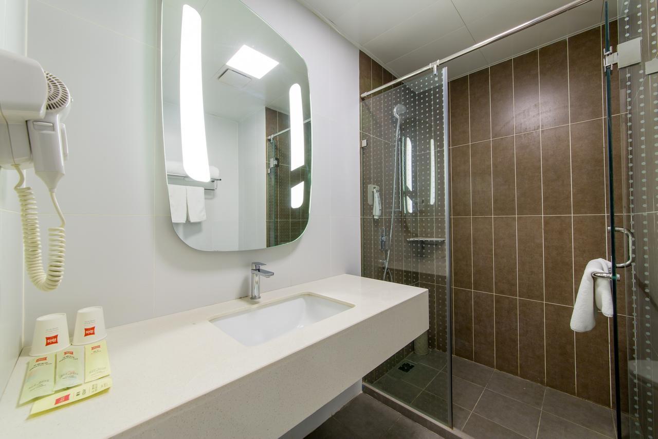 Готель Ibis Lanzhou Wuquan Square Екстер'єр фото
